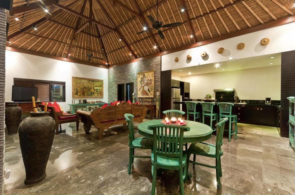 Villa Mahkota เซมินยัค ภายนอก รูปภาพ